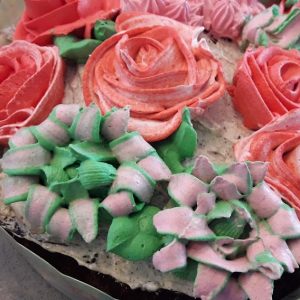 עוגת פרחים בזילוף