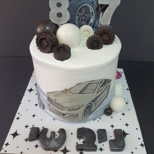 עוגה מעוצבת מכוניות