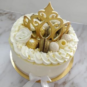 עוגה מעוצבת כתר זהב