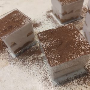 קינוחי כוסות טירמיסו