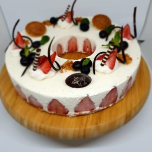 עוגת גבינה עם תותים