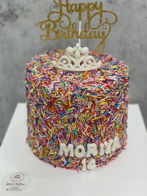 עוגת יום הולדת סוכריות קונפטי