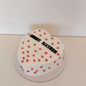 עוגת יום הולדת לב